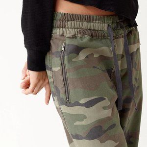 TNA Cargo Army Camo Pants Cuffed Aritzia SMALL Green